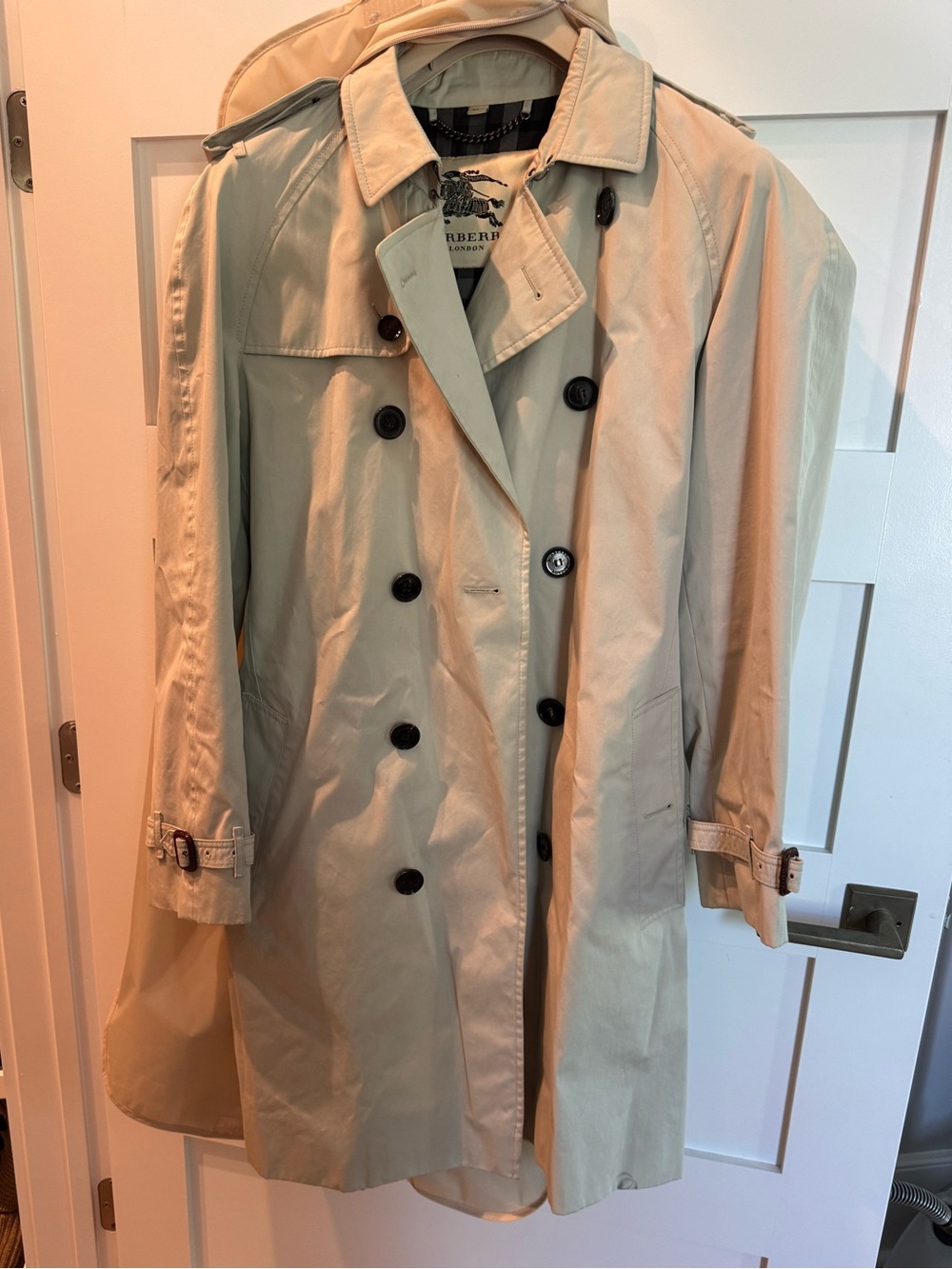 EUC Men’s Burberry Beige Double-Breasted Trench Coat Size 50 (Medium)